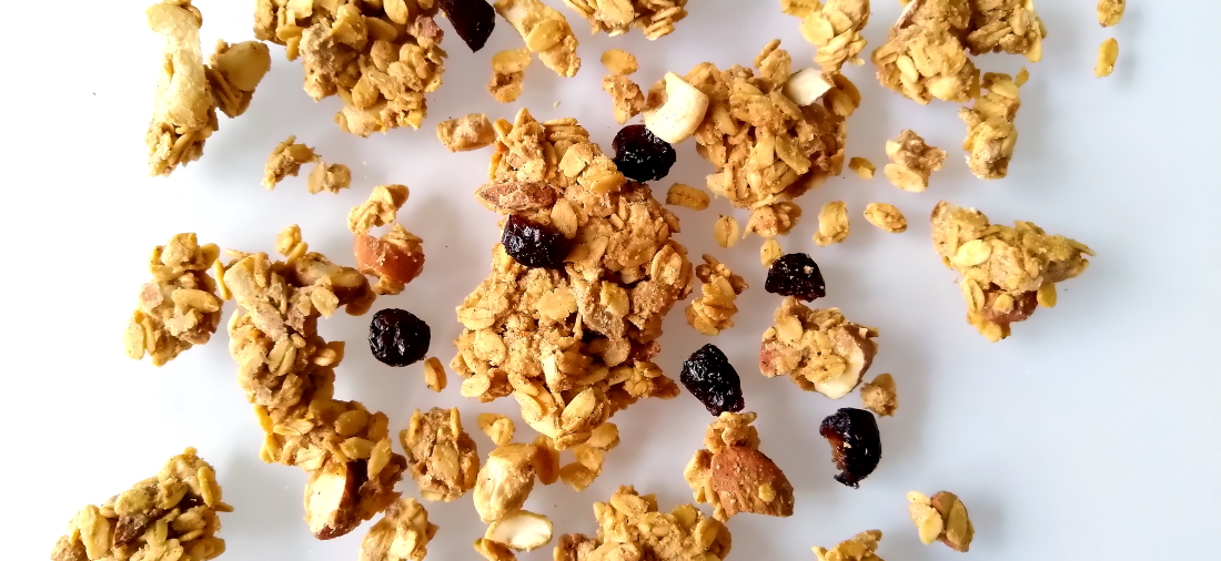 Cashew-sinaasappelgranola met cranberry’s in detail