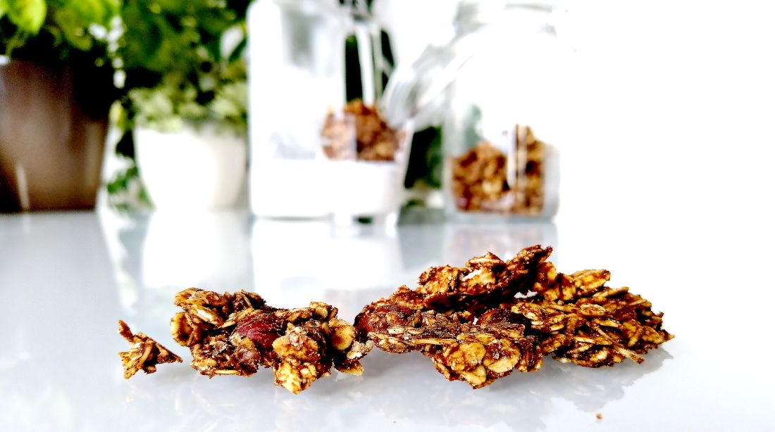 Espresso-hazelnootgranola met kardemom, de clusters