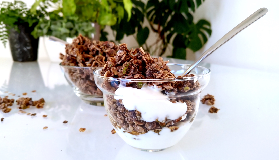 Espresso-vanillegranola met yoghurt