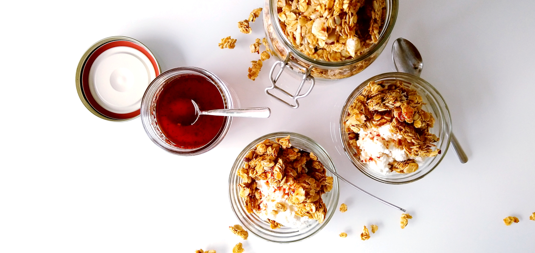 Hot honeygranola met cottage cheese