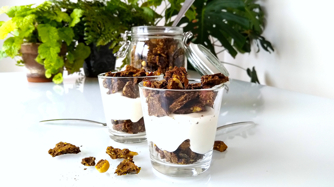 Keto pompoengranola met yoghurt