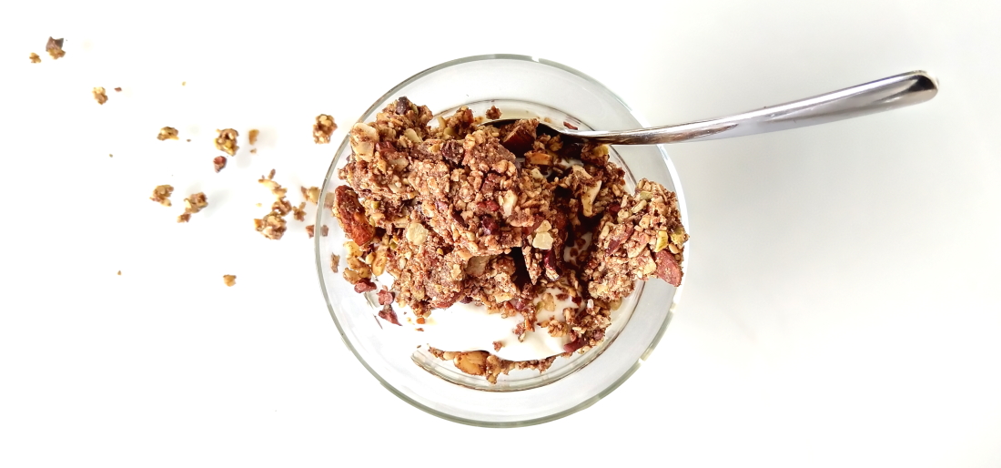 Ketogranola met cacaonibs en speculaaskruiden