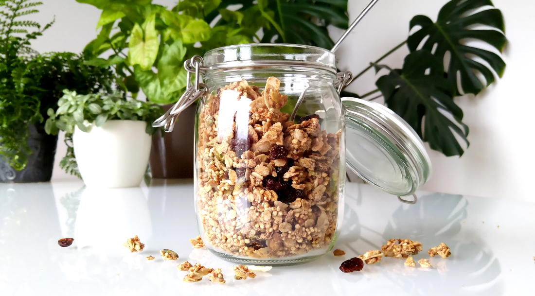 Kokosgranola met cranberry’s in een weckpot