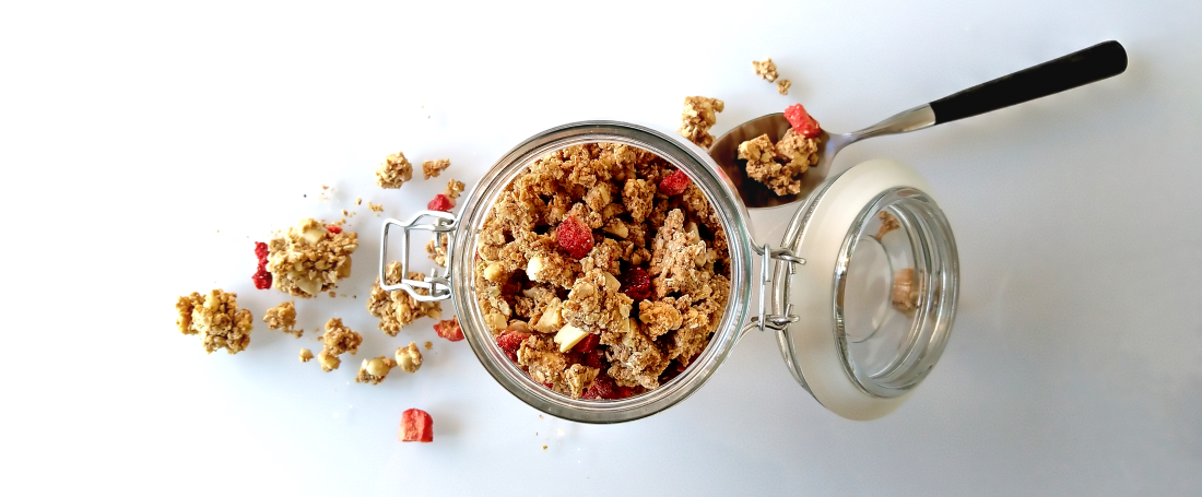 PB&J granola met pindakaas en aardbei