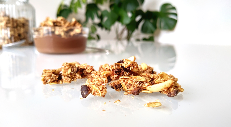 Pinda-kaneelgranola met cacaonibs: de clusters!