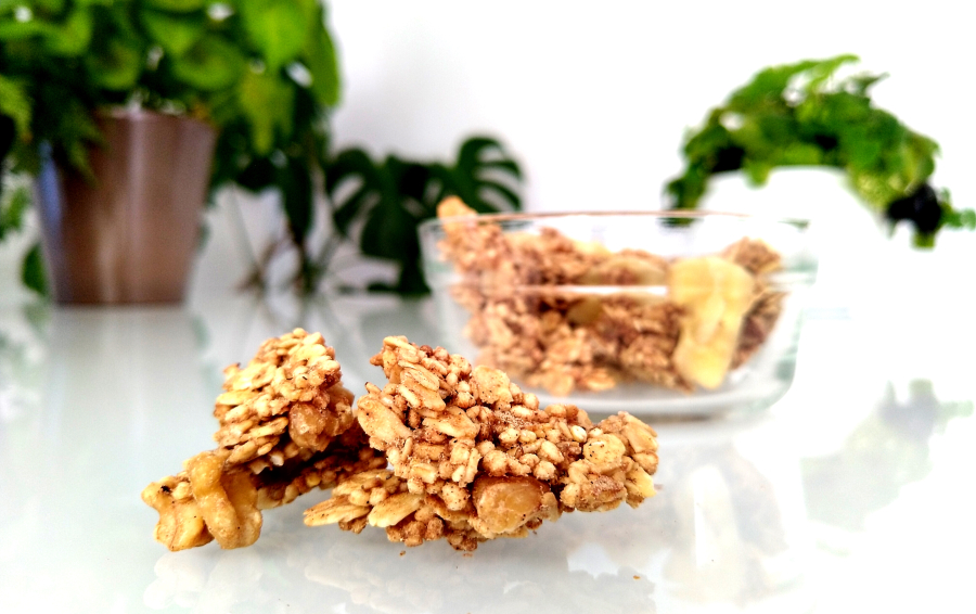 Tahin-banaangranola met walnoten: de clusters!