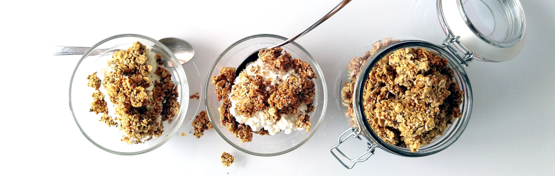 Tahingranola met miso, geserveerd met cottagee cheese, birdview