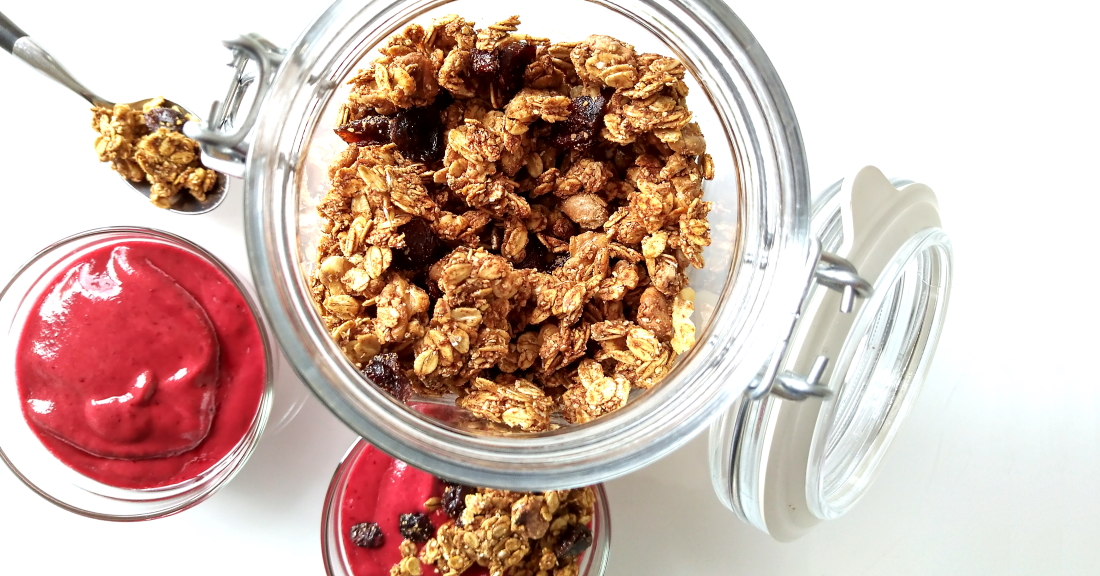 Walnootgranola met kruidnagel en cranberry’s